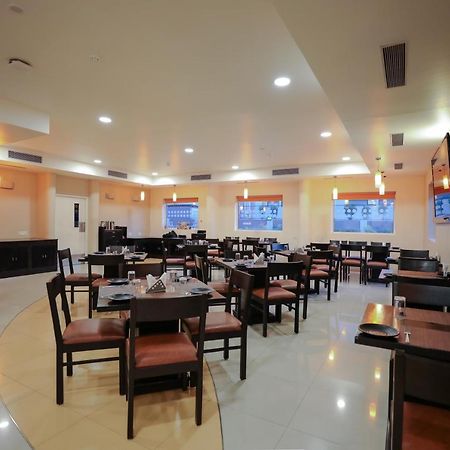 Hotel Nashik Esterno foto