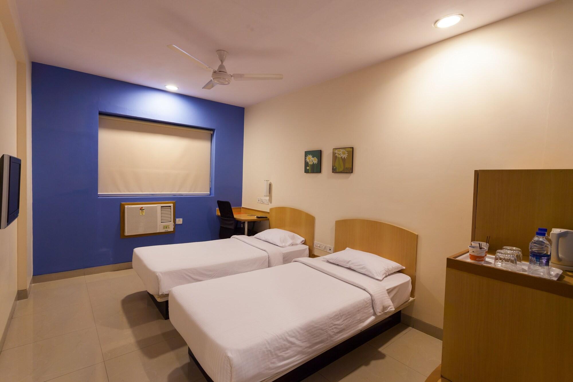 Hotel Nashik Esterno foto