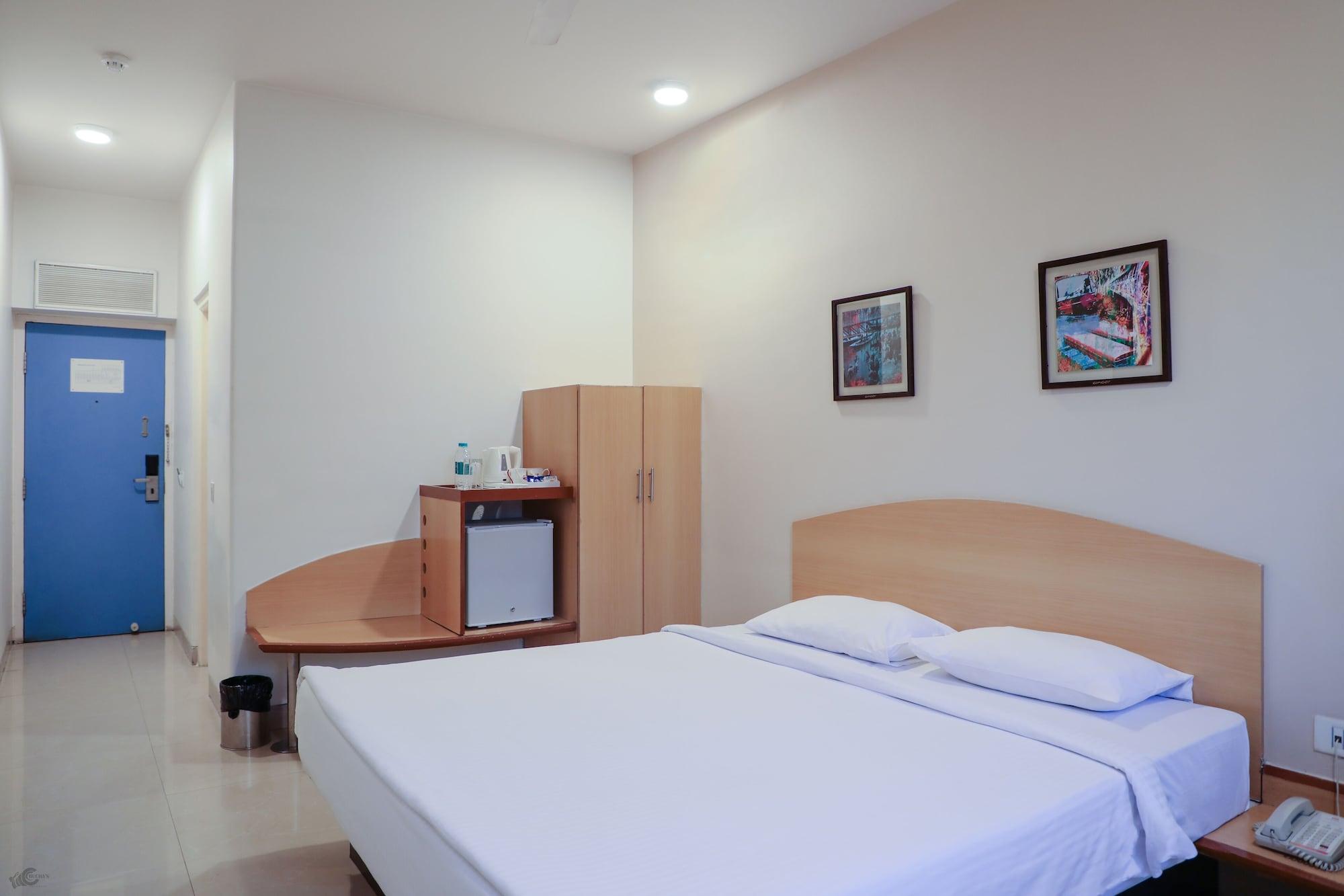 Hotel Nashik Esterno foto