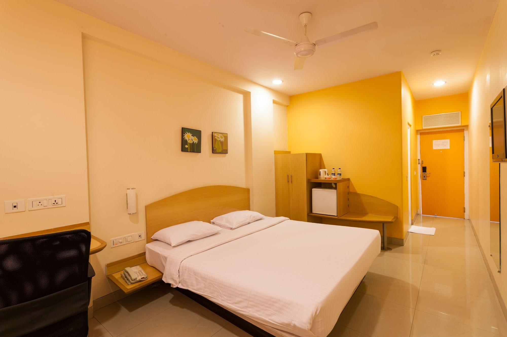 Hotel Nashik Esterno foto