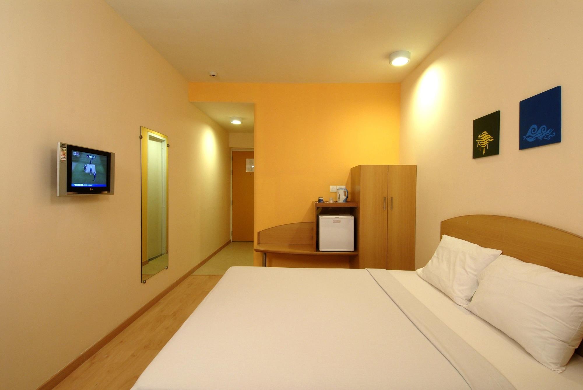Hotel Nashik Esterno foto