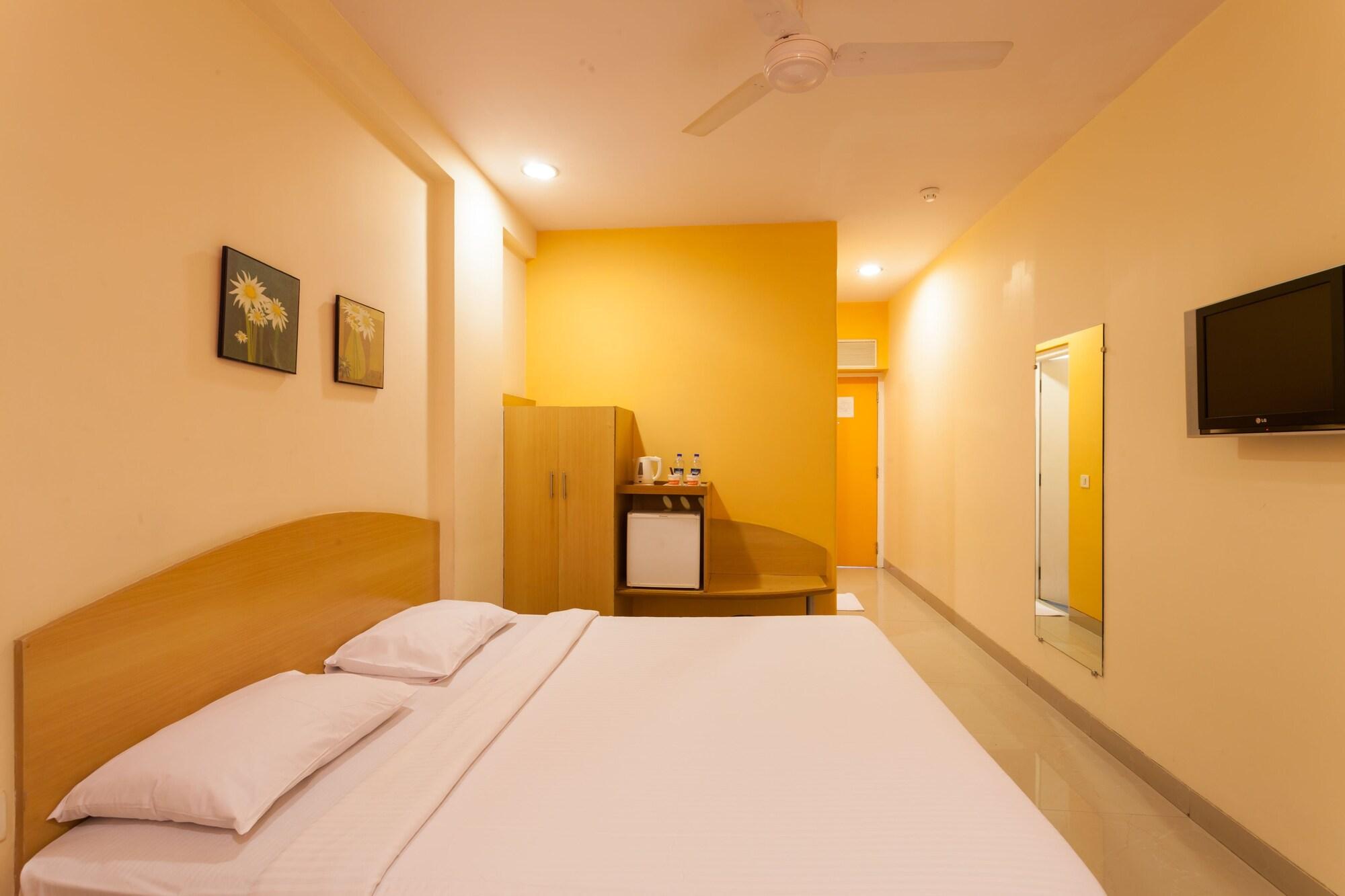 Hotel Nashik Esterno foto