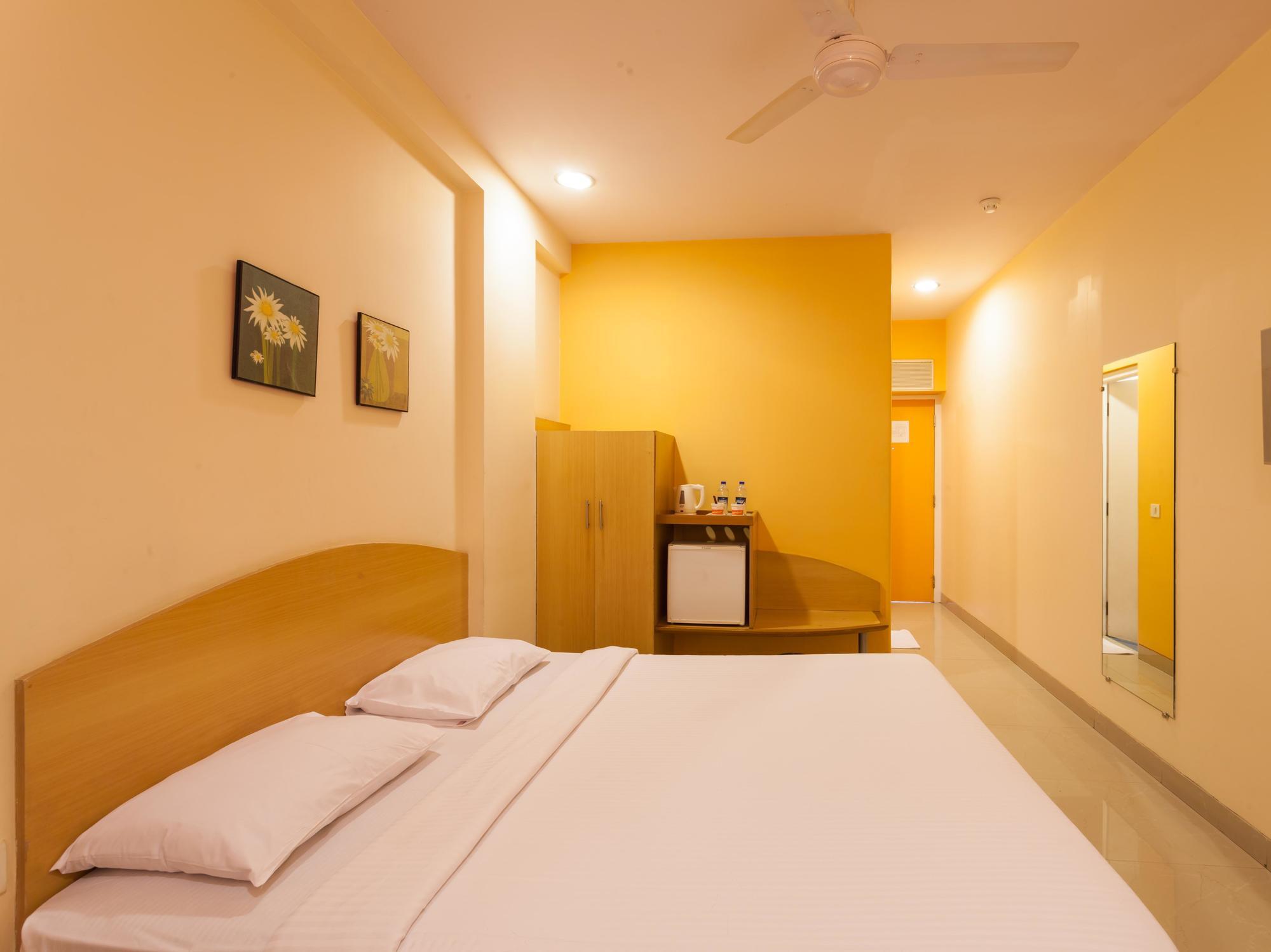 Hotel Nashik Esterno foto