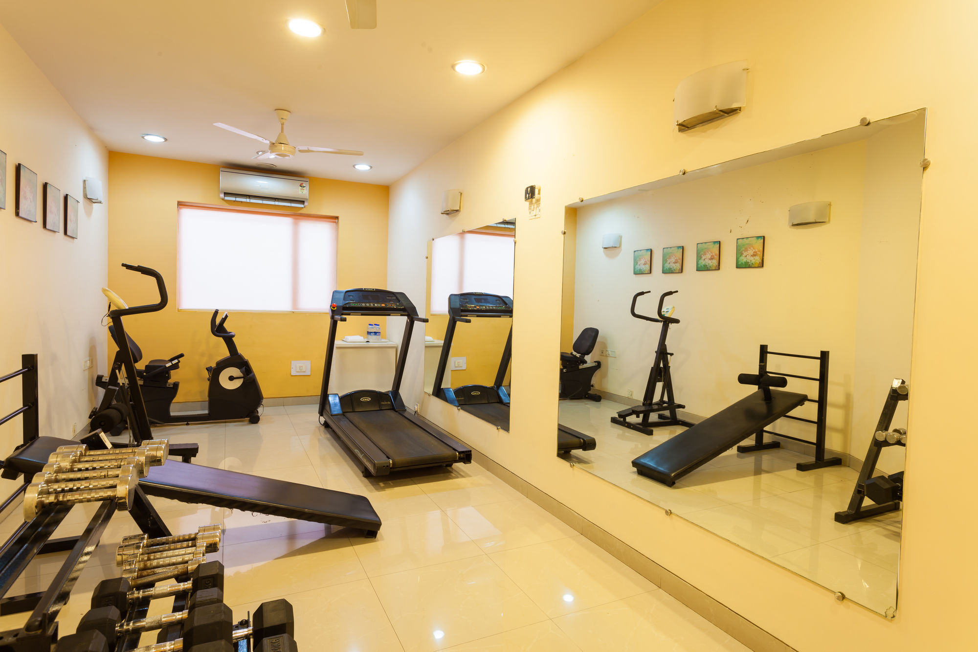 Hotel Nashik Esterno foto