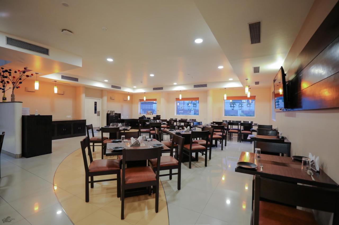 Hotel Nashik Esterno foto